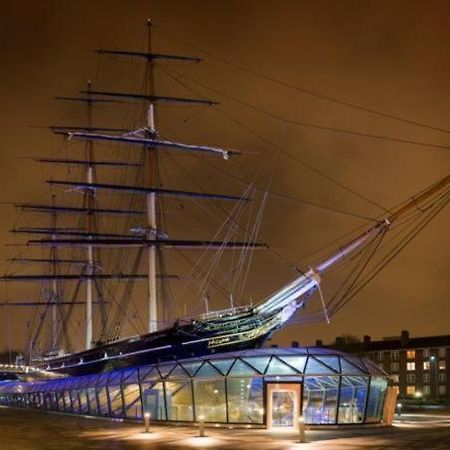 Black Pearl And Captain Sparrow London Eksteriør billede